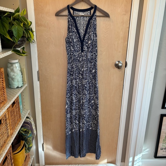 Old Navy Dresses & Skirts - Blue White Floral Maxi Dress Size Small Resort Island Teacher Summer
